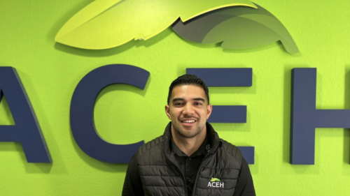 Âgé de 29 ans, Axel Mauvaka a trouvé une profession où il s’épanouit, chez lui, à Montpellier. 